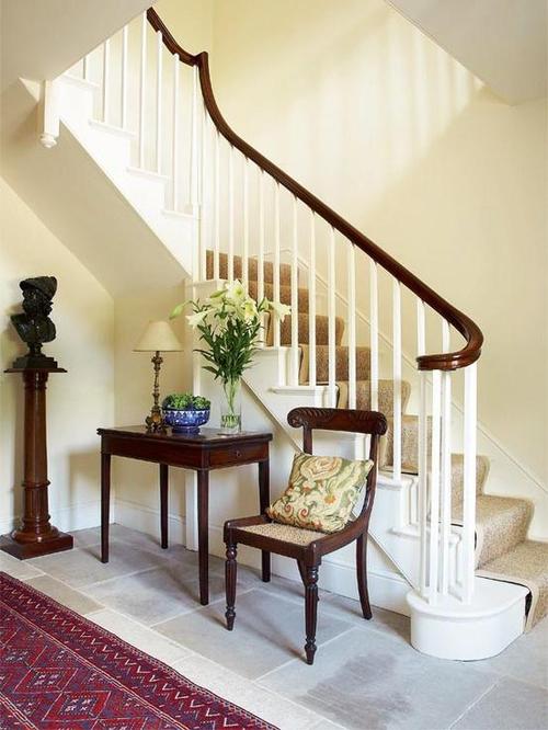 装修房子复式的楼梯一般放哪里